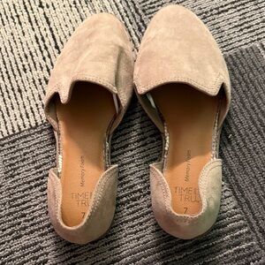 Time and Tru Women's Beige Suede Flats